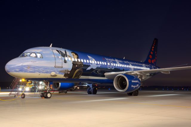 Airbus A320 (OO-SNC) - Brussels Airlines is now launching a new customised livery featuring a reference to the work of the Belgian surrealist painter René Magritte. The plane features the image from the 1966 work The Promise, an silhouette of a dove filled in with a cloudy blue sky.