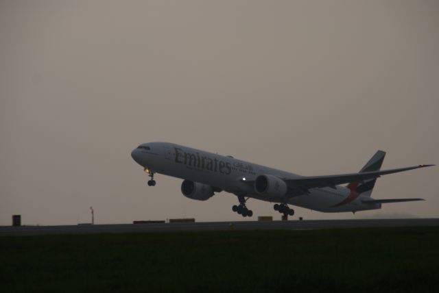 BOEING 777-300 — - TKOF RWY 04R