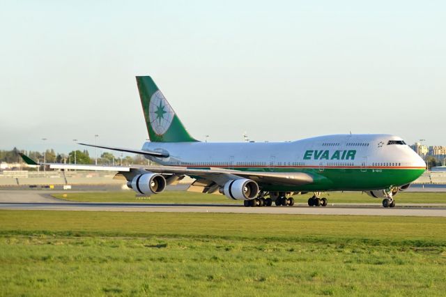 Boeing 747-400 (B-16412)