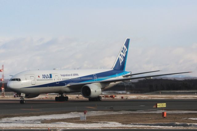 Boeing 777-200 (JA742A)