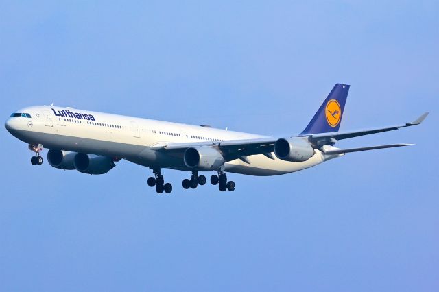 Airbus A340-600 (D-AIHY)