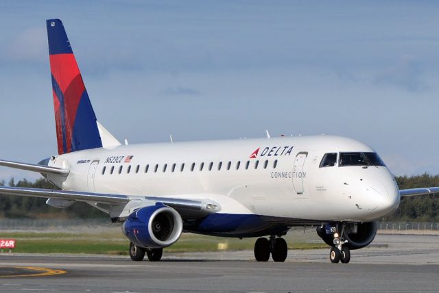 Embraer 175 (N623CZ)