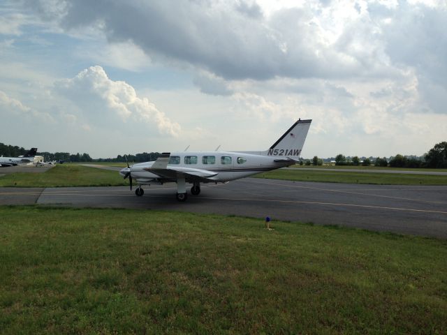 Piper Navajo (N521AW)