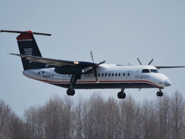 de Havilland Dash 8-200 (N343EN) - Approaching runway 18C - 3/11/09