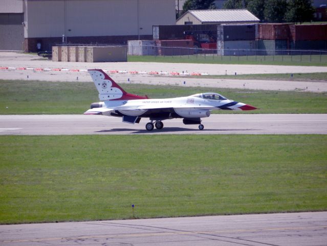 — — - USAF Thunderbirds @ KBTL (Battle Creek, MI) July 2014br /Picture taken from the old BTL Tower.