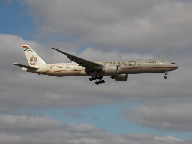 Boeing 777-200 (A6-ETL)