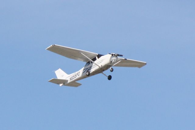 Cessna Skyhawk (N655PD) - Cessna Skyhawk (N655PD) departs Sarasota-Bradenton International Airport