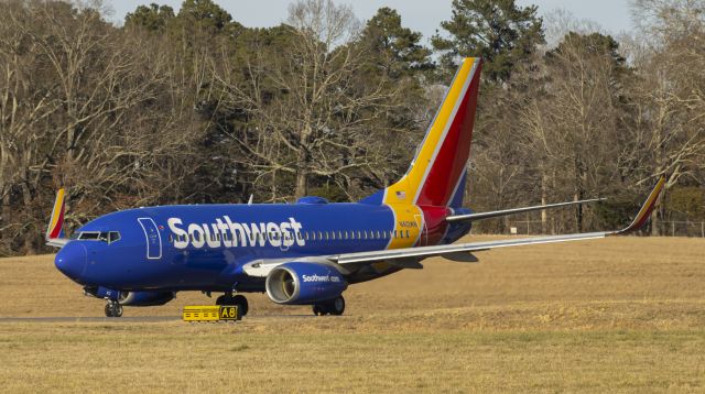 Boeing 737-700 (N412WN) - Late afternoon departure of this 20 year old 737!