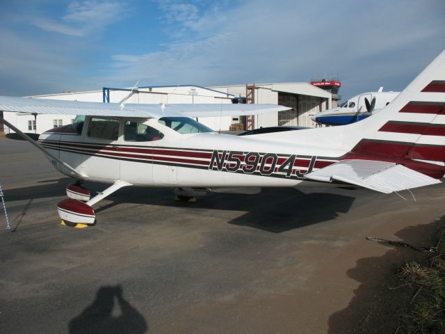 Cessna Skylane (N5904J)