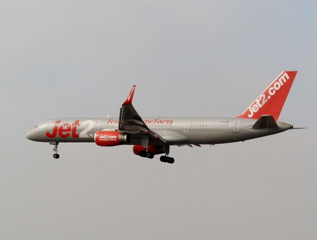 Boeing 757-200 (G-LSAC)
