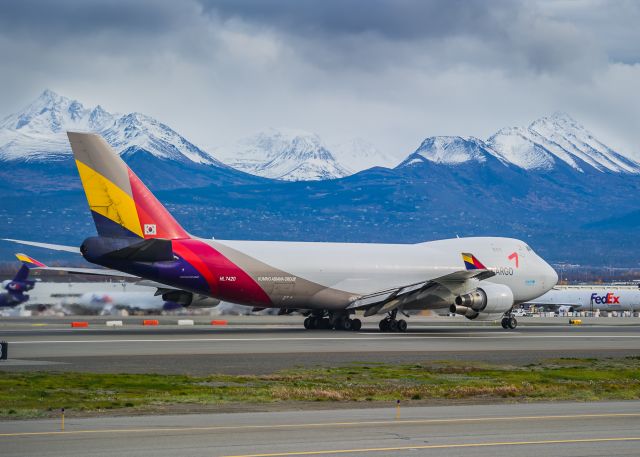 Boeing 747-400 (HL7420) - Asiana Boeing 747-400 thunders down the runway at Anchorage International. ©Bo Ryan Photogrpahy | a rel=nofollow href=http://www.facebook.com/BoRyanPhotowww.facebook.com/BoRyanPhoto/a Please vote if you like the image!