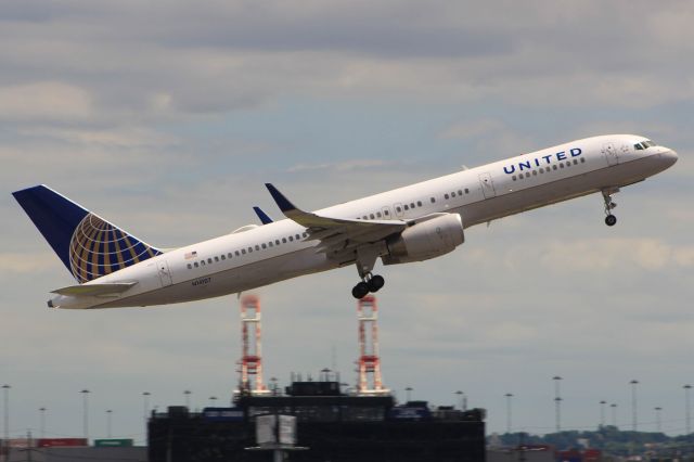 Boeing 757-200 (N14107)