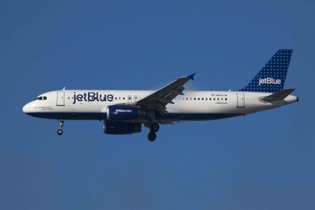 Airbus A320 (N652JB) - LAX
