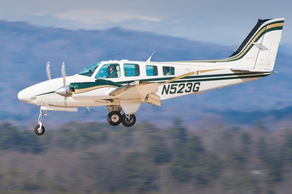 Beechcraft Baron (58) (N523G) - 2.Feb.2010