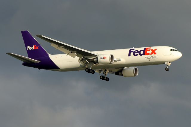 BOEING 767-300 (N113FE) - FDX 714 arriving from Indianapolis