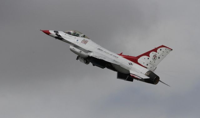 — — - USAF Thunderbirds Fairford Air Show 2017