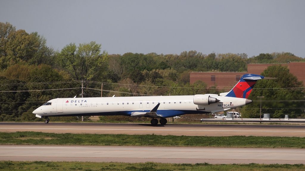 Canadair Regional Jet CRJ-900 (N679CA)