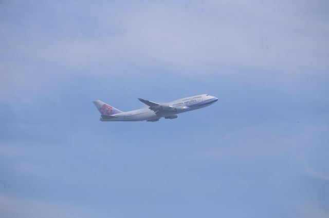 Boeing 747-400 (B-18212)