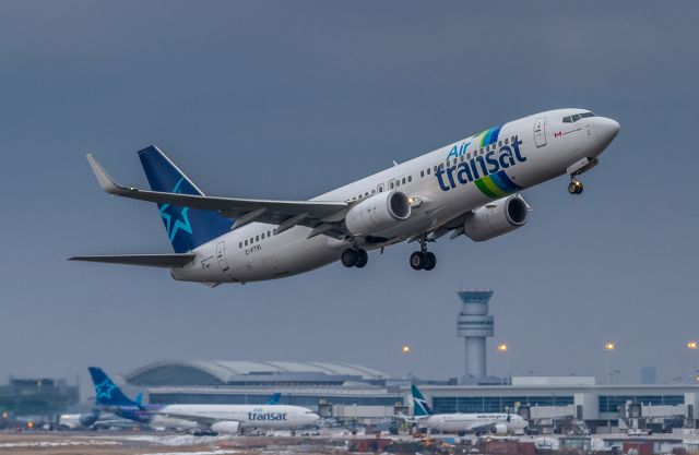 Boeing 737-800 (C-FTVI) - Air Transat 146 departs to Fort Lauderdale…br /Feb. 18th 2018, 7:24am