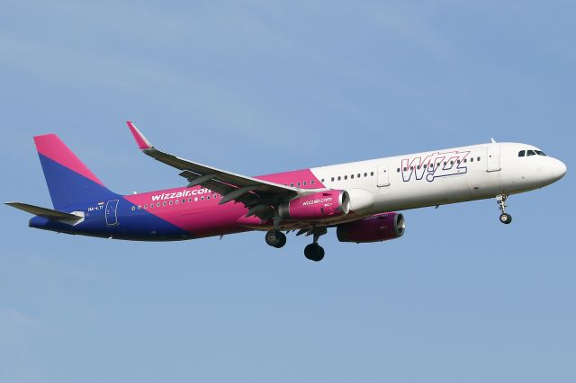 Airbus A321neo (HA-LTI)