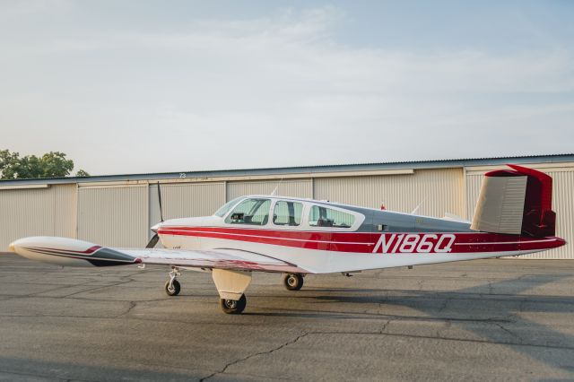 Beechcraft 35 Bonanza (N186Q)