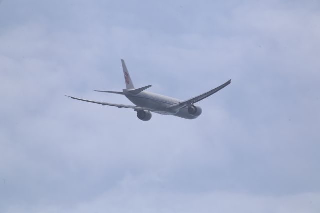 BOEING 777-300ER (B-2045)