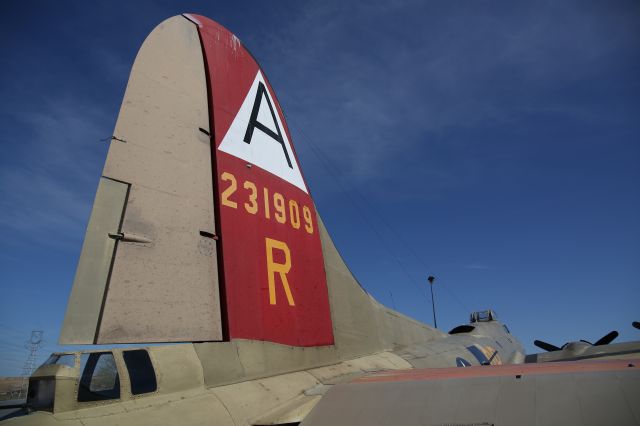 Boeing B-17 Flying Fortress (23-1909)