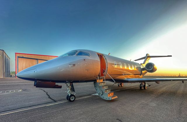 Canadair Challenger 350 (N90WE)