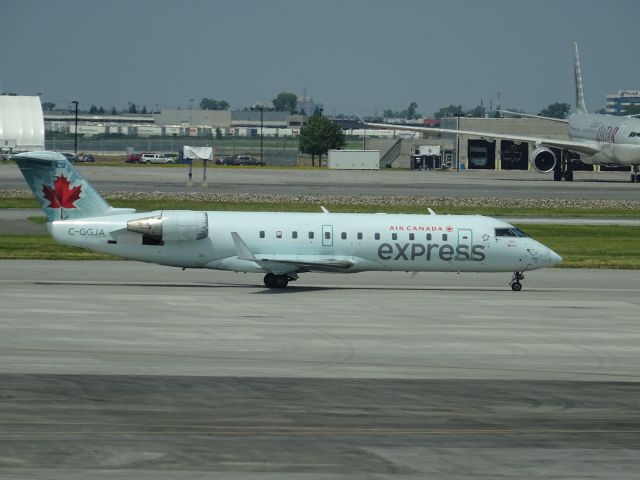 Canadair Regional Jet CRJ-200 (C-GGJA) - Taxiing to runway at CYUL