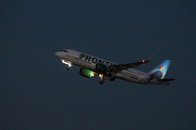 Airbus A320neo (N309FR) - My first night shot so it doesnt look very good. I was still glad to finally spot a NEO.