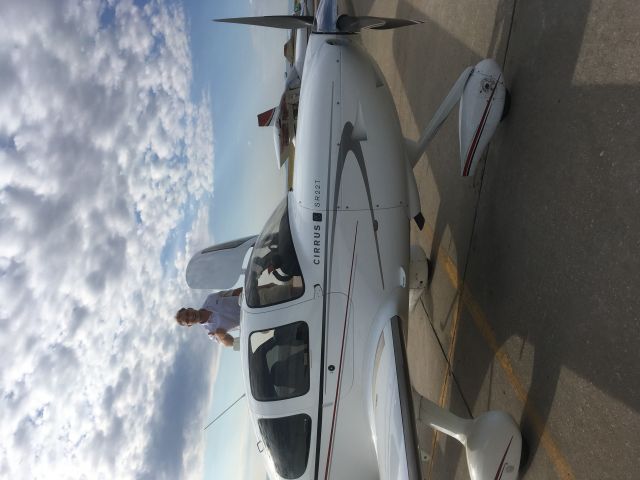 Cirrus SR-22 (N333AN) - Rotate right