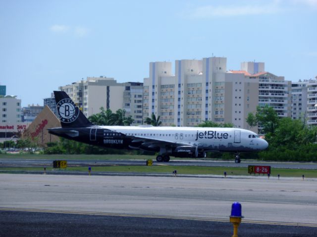 Airbus A320 (N633JB)