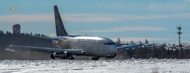 Boeing 737-200 (C-GTUK) - Arriving at Wabush on a cool afternoon