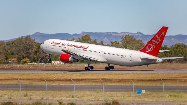BOEING 767-300 (N477AX)