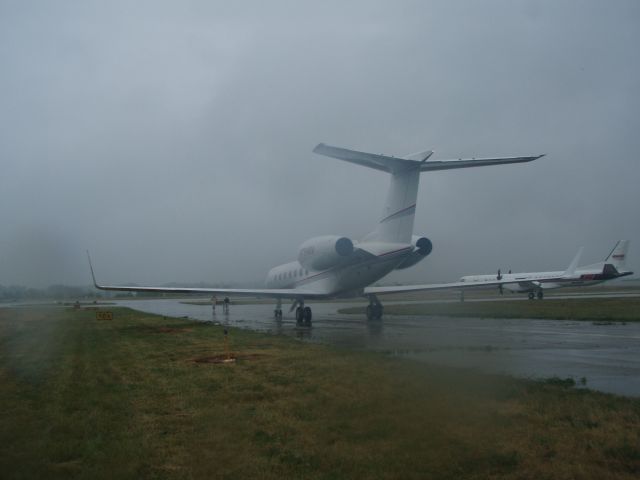 N754BA — - Rick Hendricks Gulfstream in the rain. (They flew in, Rick didnt want to get out in the rain, so they flew back to North Carolina).