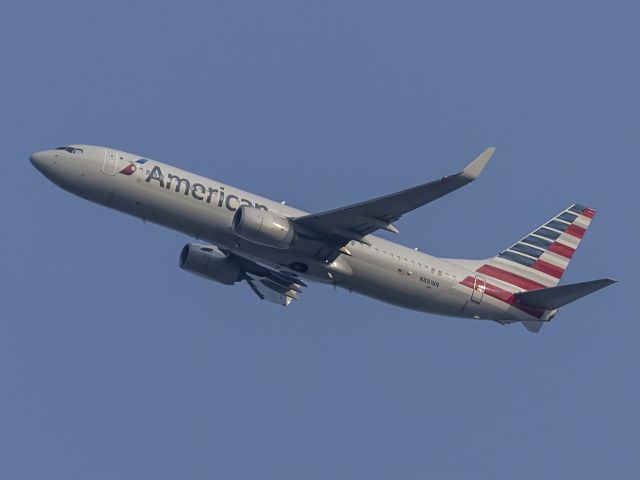 Boeing 737-800 (N881NN)