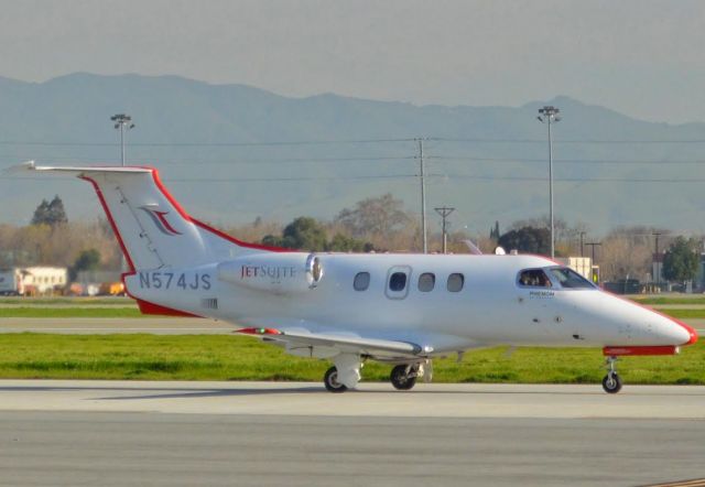 Embraer Phenom 100 (N574JS)