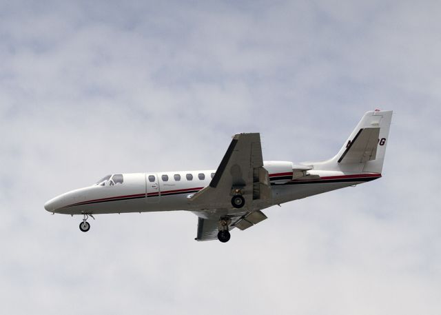 Cessna Citation V (N247DG) - Landing on runway 18L, Charlotte, North Carolina USA