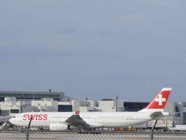 Airbus A330-300 (HB-JHK)