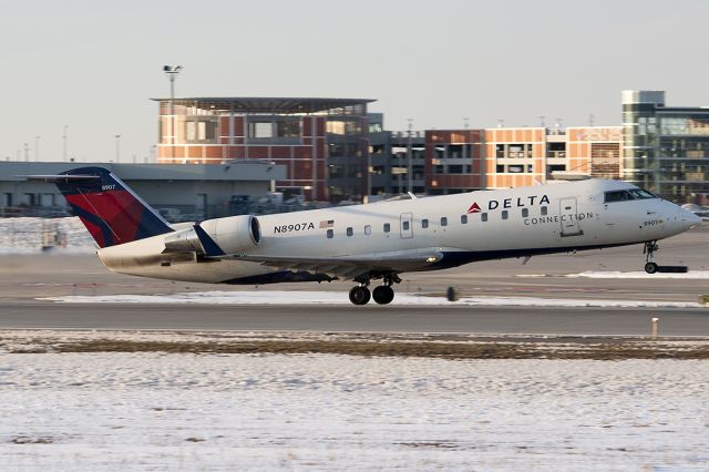 Canadair Regional Jet CRJ-200 (N8907A)