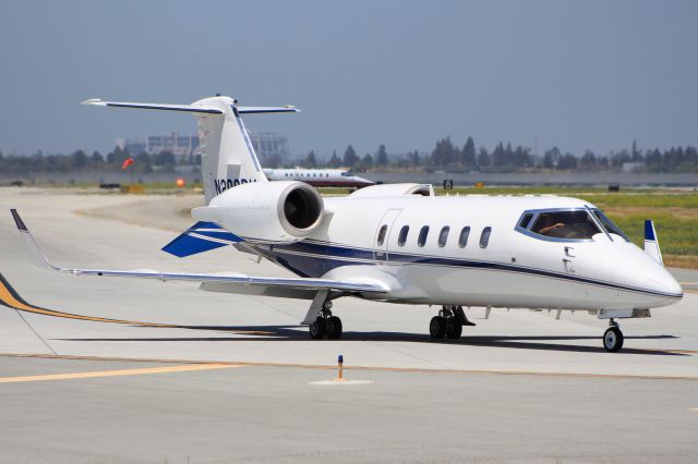 Learjet 60 (N208BH)