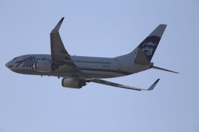 Boeing 737-700 (N611AS)