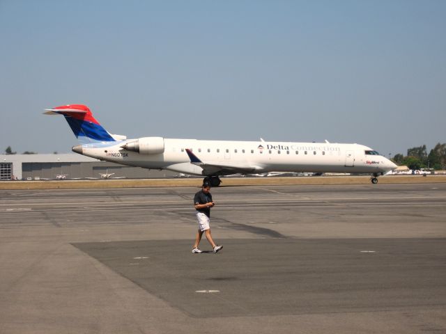 Canadair Regional Jet CRJ-700 (N607SK) - Taxiing to gate after landing