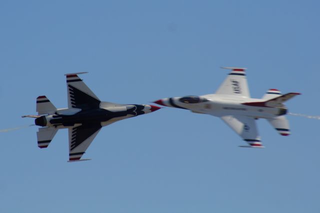 Lockheed F-16 Fighting Falcon — - USAF Thunderbirds - Opposing Knife Edge Pass.