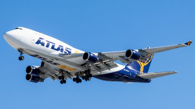 Boeing 747-400 (N473MC)