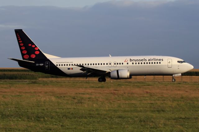 BOEING 737-400 (OO-VEP)