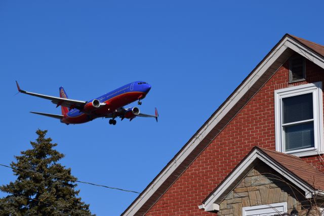 Boeing 737-700 (N865IA)