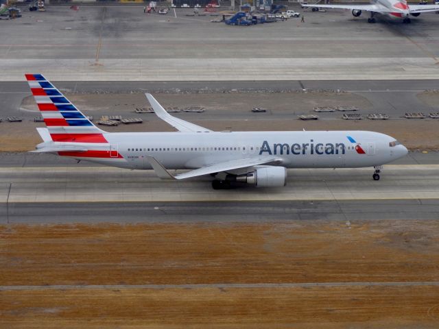 BOEING 767-300 (N380AN)