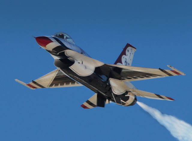 Lockheed F-16 Fighting Falcon — - Thunderbird 3 in-rout to join up in diamond formation