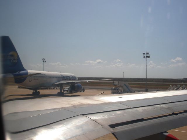 — — - Faro Airport